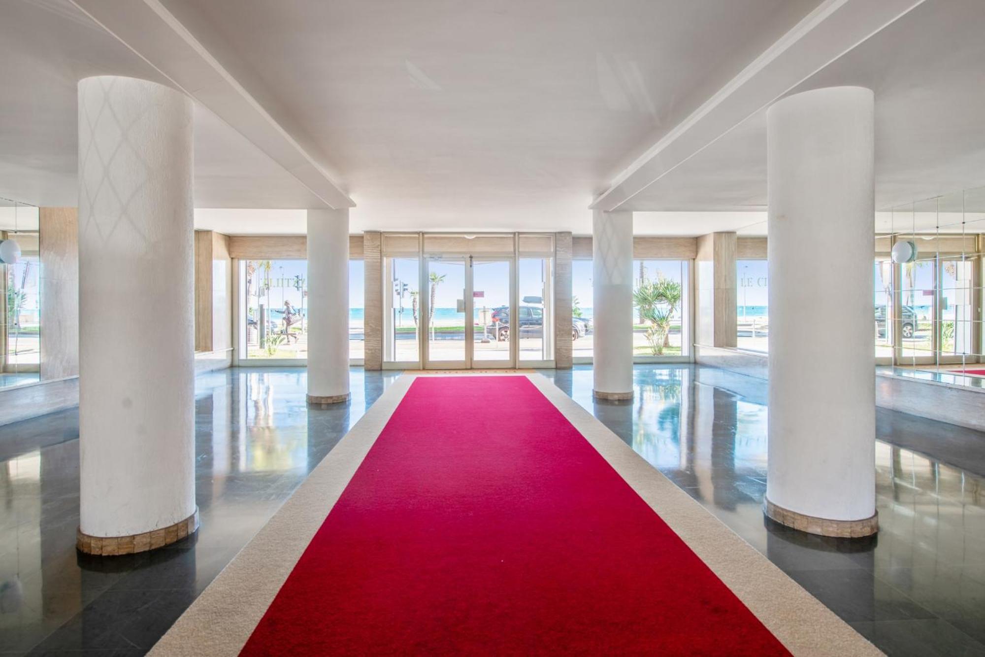 Le Balcon Sur La Baie - Welkeys Apartman Cagnes-sur-Mer Kültér fotó